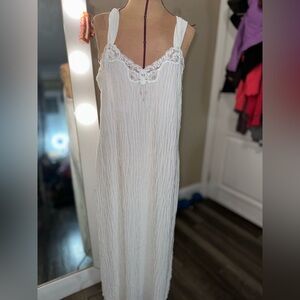 Elegant White Lace Trim Nightgown